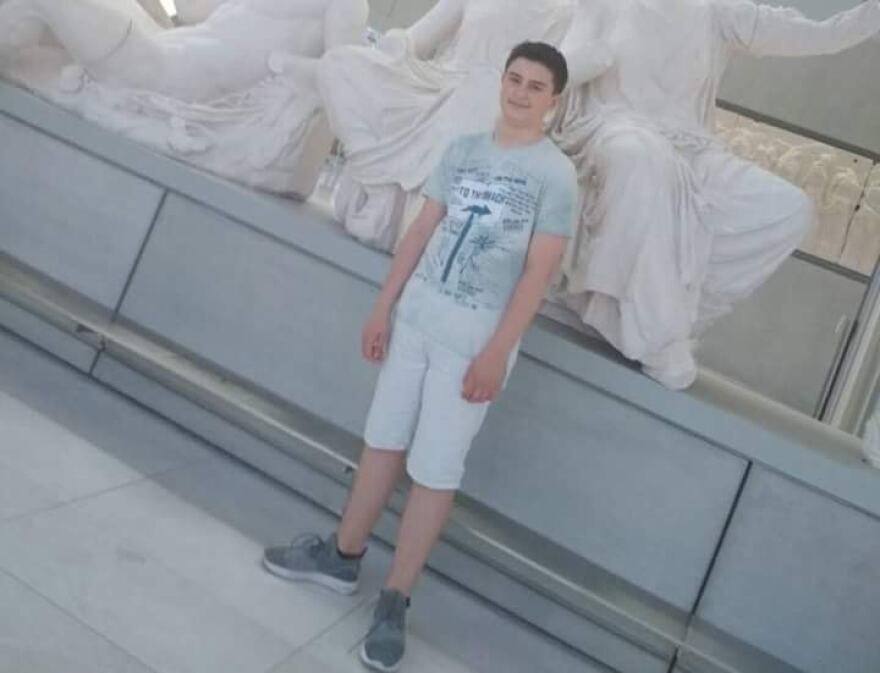 Θρίλερ για την τύχη 13χρονου αγνοούμενου στο Μάτι: Ο πατέρας του τον εντόπισε σε φωτογραφία στο Facebook!