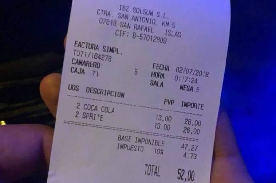 Ίμπιζα... όπως λέμε... Μύκονος: 52 ευρώ για δύο κόκα-κόλες και δύο Sprite!