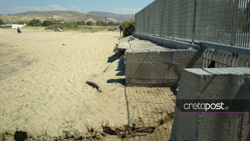 Κρήτη: Θαλάσσια ρύπανση στον Καρτερό - Απαγορεύτηκε η κολύμβηση