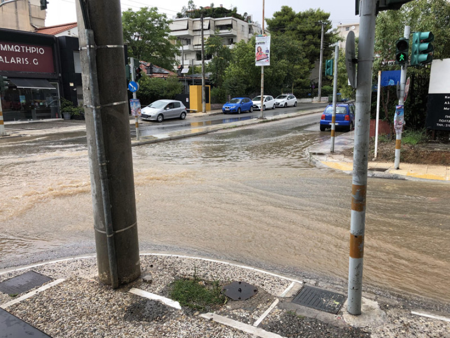 Σφοδρή καταιγίδα και χαλάζι στην Αττική - Ανησυχία για την κακοκαιρία στις πυρόπληκτες περιοχές