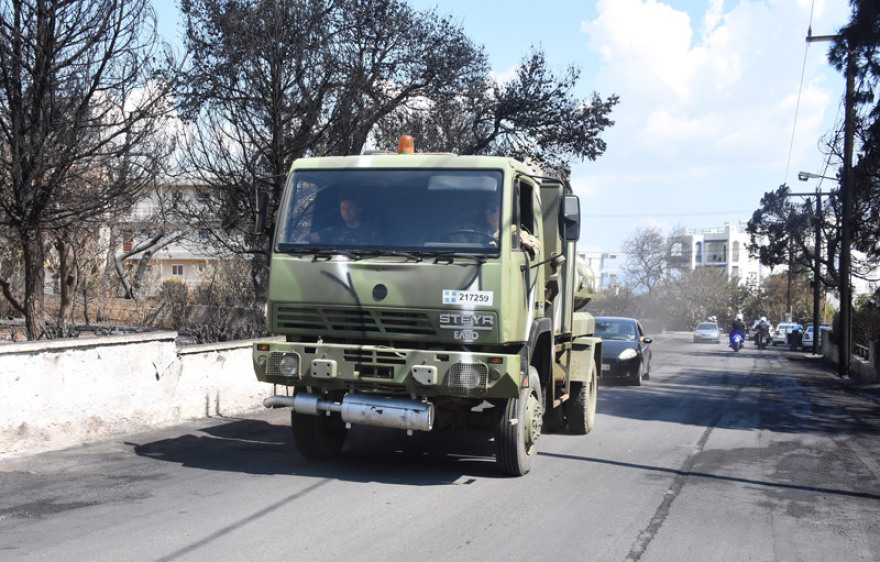 Πόλη-«φάντασμα» το Μάτι: Τα συντρίμμια τους μαζεύουν οι κάτοικοι