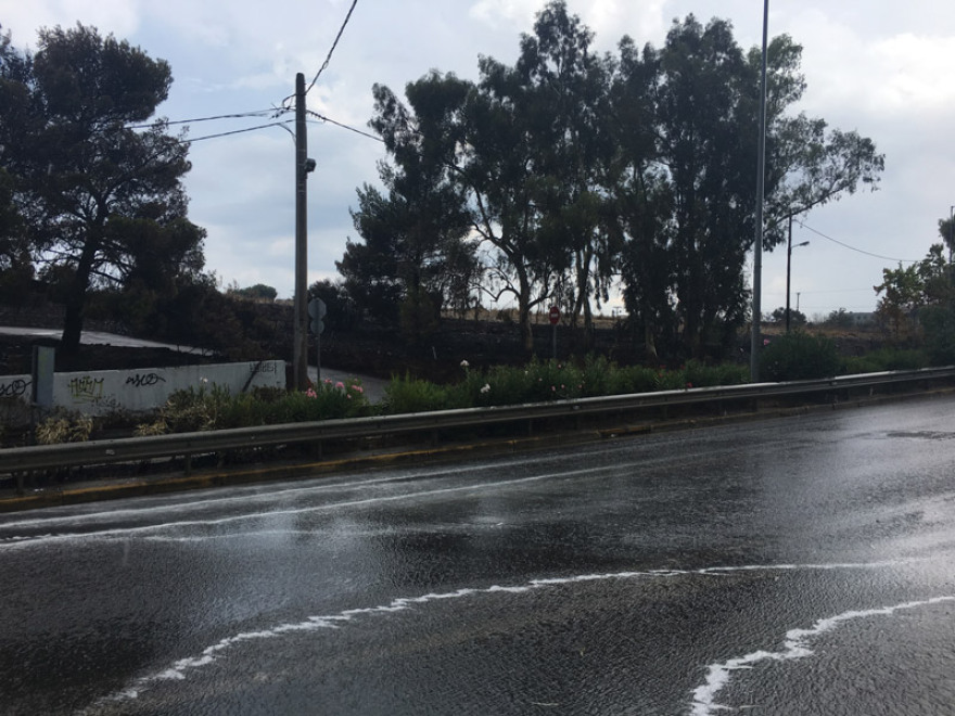 Σφοδρή καταιγίδα και χαλάζι στην Αττική - Ανησυχία για την κακοκαιρία στις πυρόπληκτες περιοχές