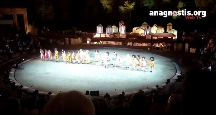 Δάκρυα και χειροκρότημα στην Επίδαυρο για τη Χρύσα Σπηλιώτη