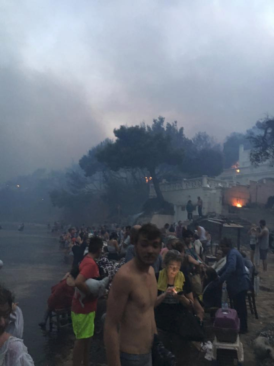 Φωτογραφίες και βίντεο: Η πιο ρεαλιστική αποτύπωση του ολέθρου από τη φωτιά στο Μάτι 