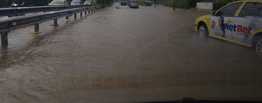 Χάος στους δρόμους της Αττικής από την ισχυρή καταιγίδα 