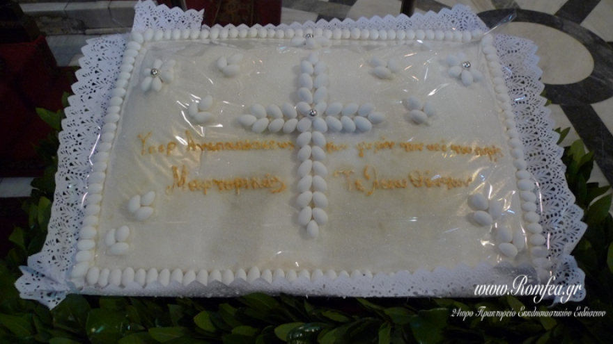 Πανέλληνες με δάκρυα στα μάτια έψαλλαν στη Μεγαλόχαρη Τήνου για τους πυρόπληκτους 