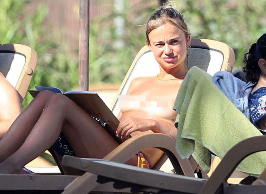 H Lady Amelia, 35η διάδοχος του θρόνου στην Αγγλία, topless στην Ίμπιζα!