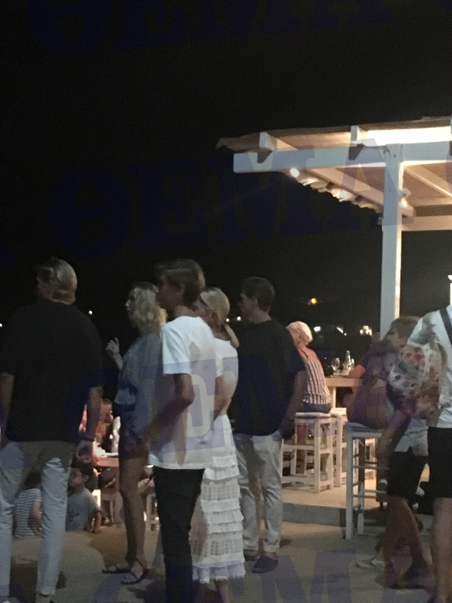 Με τα παιδιά τους στη Σίφνο ο Παύλος και η Μαρί Σαντάλ