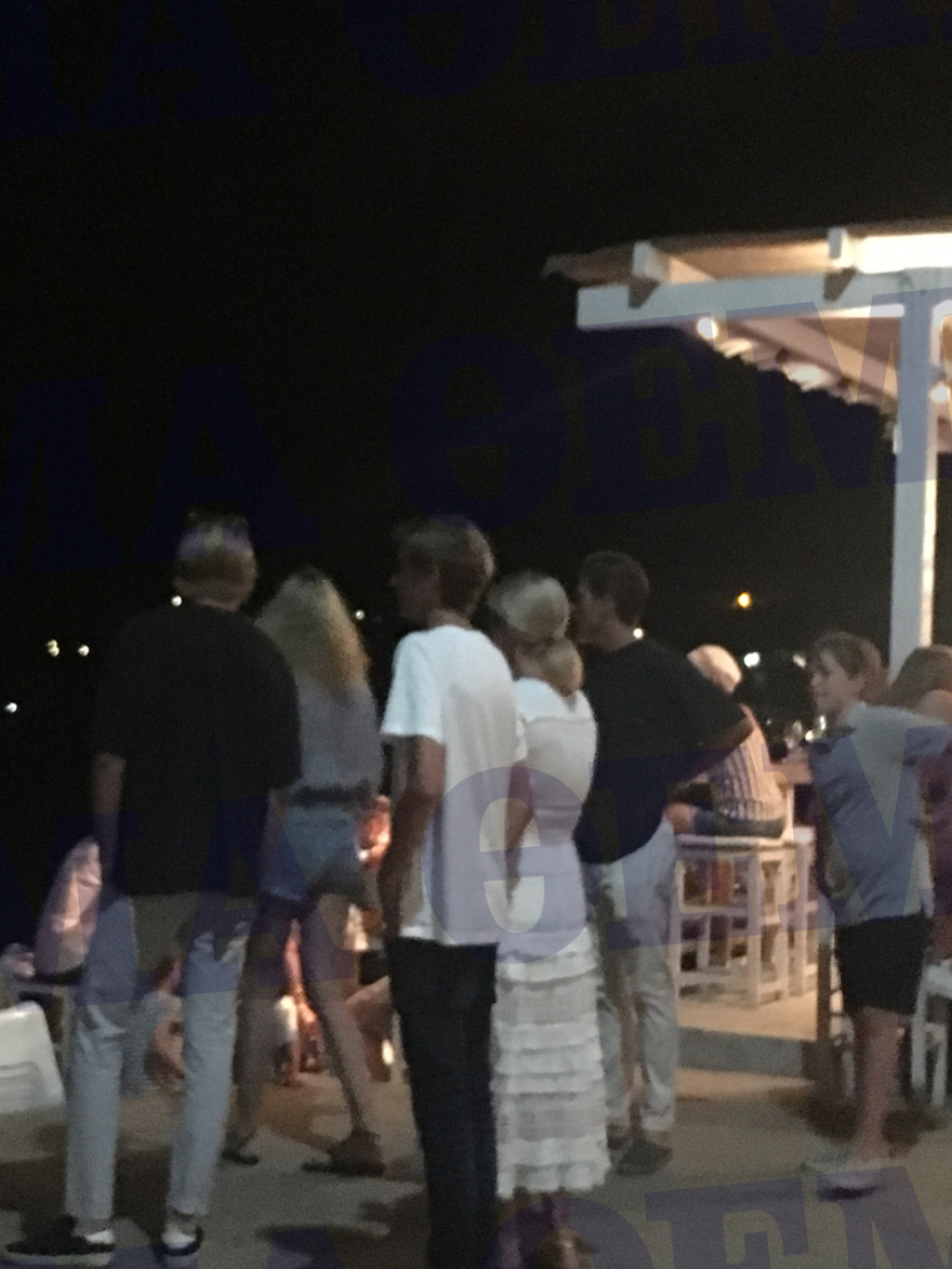 Με τα παιδιά τους στη Σίφνο ο Παύλος και η Μαρί Σαντάλ