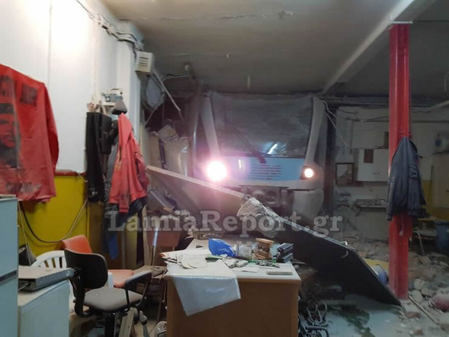 Βίντεο - φωτογραφίες: Εκτροχιάστηκε τρένο μέσα στην πόλη της Λαμίας 