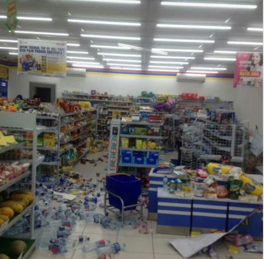 Ινδονησία: Τουλάχιστον 37 νεκροί και δεκάδες τραυματίες από τον σεισμό των 7 Ρίχτερ