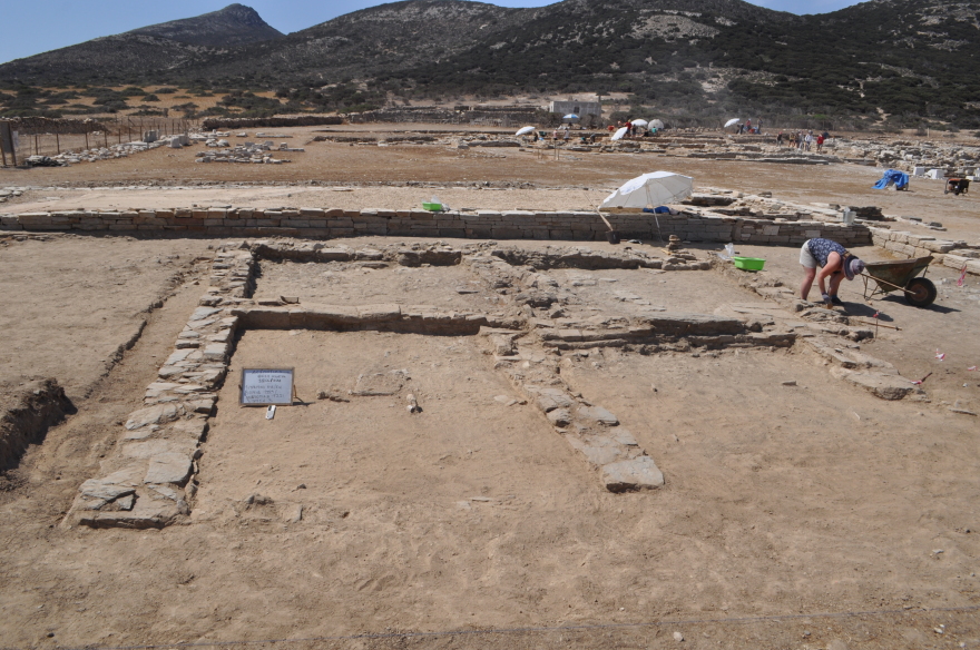 Φωτογραφίες από την αναστήλωση του ιερού του Απόλλωνα και από την ανασκαφή στο νησάκι Δεσποτικό