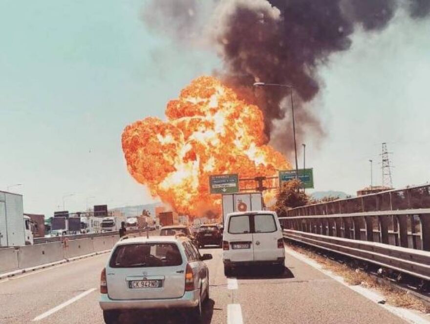 Μπολόνια: Καραμπόλα με εκρήξεις κοντά στο αεροδρόμιο - Δύο νεκροί 