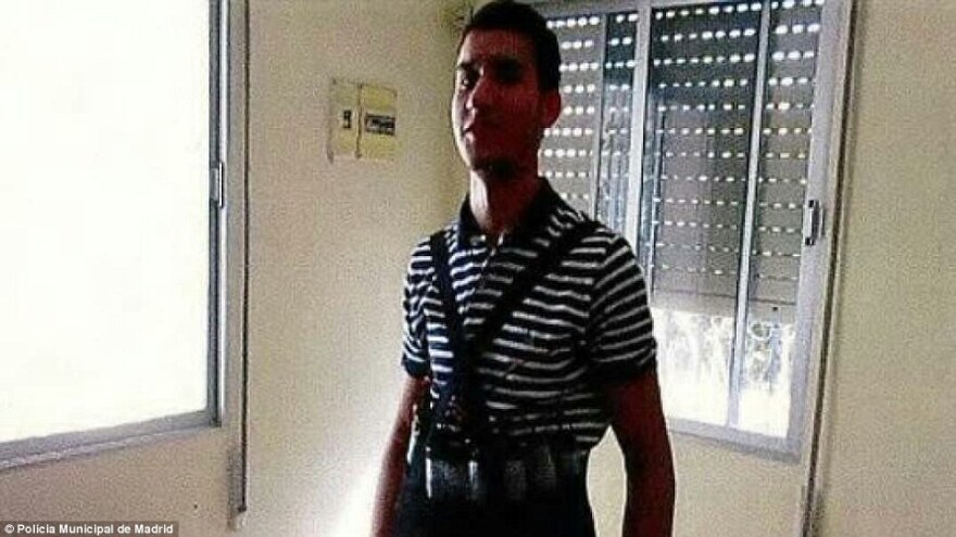 Ανατριχιαστικές φωτογραφίες: Οι τζιχαντιστές της Βαρκελώνης γελούν ενώ ετοιμάζονται να σκορπίσουν το θάνατο
