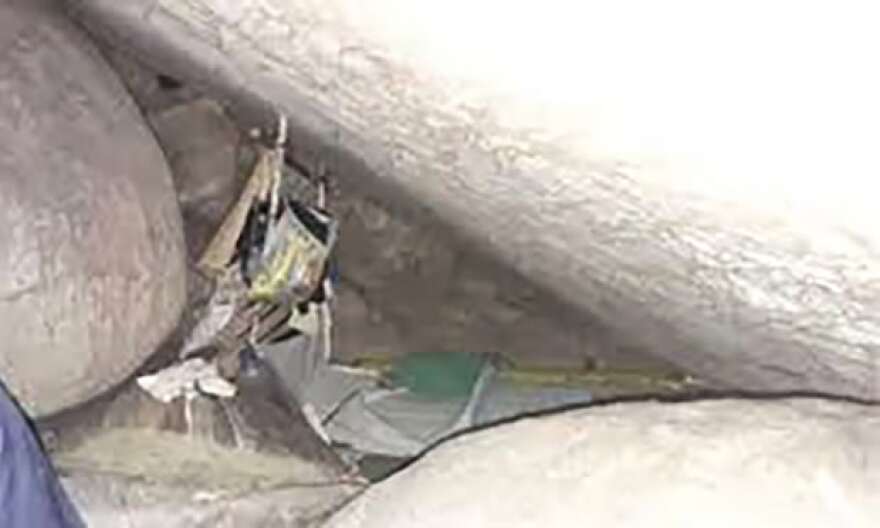 Φρίκη στην Ινδονησία: 83χρονος σαμάνος κρατούσε αιχμάλωτη σε σπηλιά και βίαζε επί 15 χρόνια μια κοπέλα!