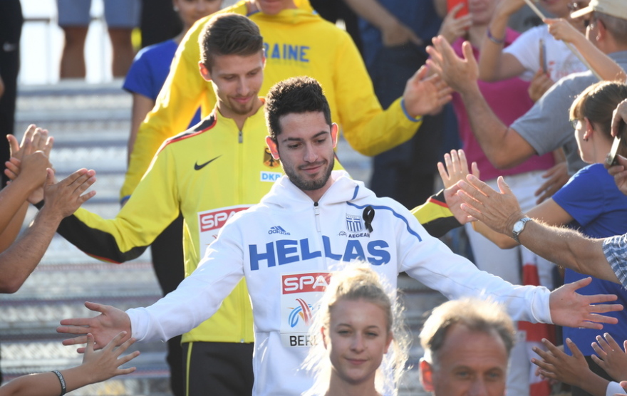 Βίντεο: Η απονομή του χρυσού μεταλλίου στον Μίλτο Τεντόγλου