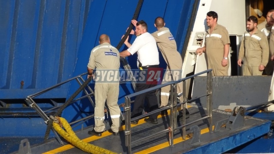 Ακινητοποιημένο στη Σύρο το Blue Star Πάρος - Ταλαιπωρία για 1356 επιβάτες