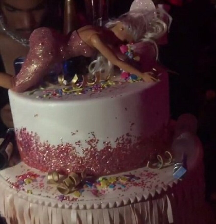 Η Kylie Jenner έγινε 21 και το έκαψε- Οι άσεμνες χειρονομίες και το ξέφρενο γλέντι 