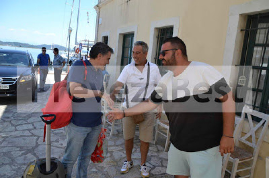 Φωτογραφίες: Στην Πρέβεζα για διακοπές ο Ευκλείδης Τσακαλώτος