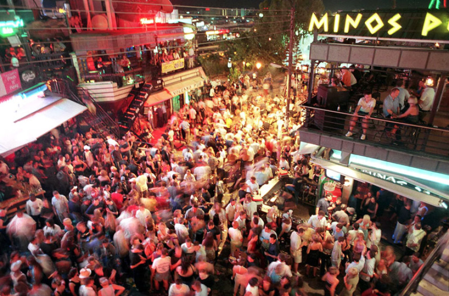 Αγία Νάπα: Κροίσοι, χλιδή, κιτς και αίμα