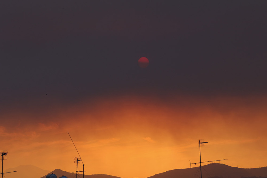  Κρύφτηκε ο ήλιος στην Αττική από την φωτιά στην Εύβοια