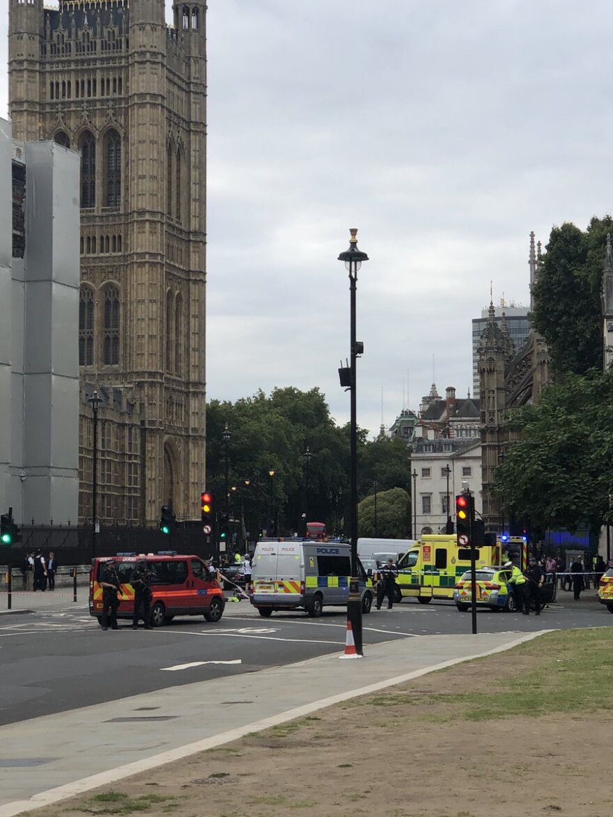 Λονδίνο:  Τρομοκρατική επίθεση το αυτοκίνητο που έπεσε στην πύλη του Κοινοβουλίου
