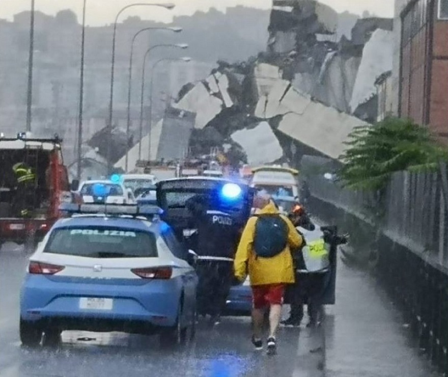 Ιταλία: Η επιχείρηση διάσωσης στη γέφυρα Μοράντι στη Γένοβα (φωτογραφίες)