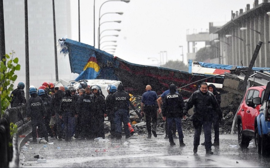 Ιταλία: Η επιχείρηση διάσωσης στη γέφυρα Μοράντι στη Γένοβα (φωτογραφίες)