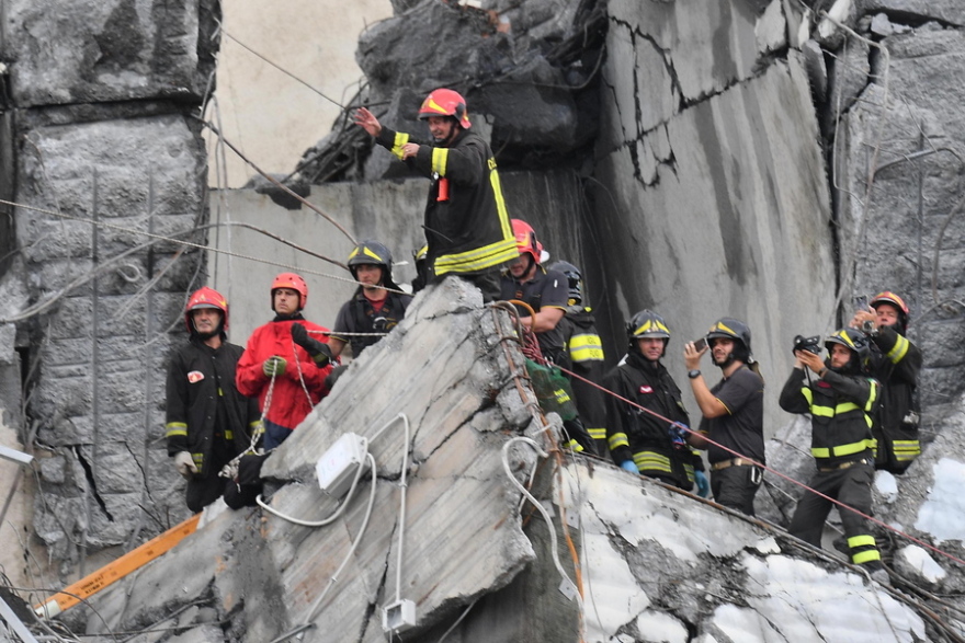 Τραγωδία στη Γένοβα: Στους 39 οι νεκροί από την κατάρρευση της γέφυρας