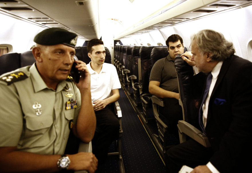 Δείτε φωτογραφίες: Η πτήση των δύο Ελλήνων στρατιωτικών μετά την απελευθέρωσή τους