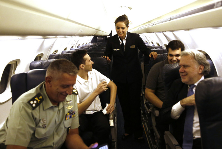 Δείτε φωτογραφίες: Η πτήση των δύο Ελλήνων στρατιωτικών μετά την απελευθέρωσή τους