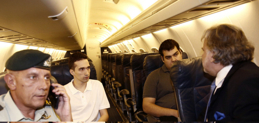 Δείτε φωτογραφίες: Η πτήση των δύο Ελλήνων στρατιωτικών μετά την απελευθέρωσή τους