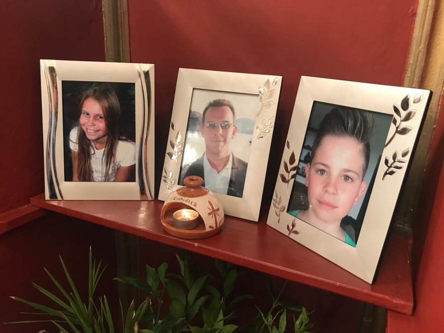 Φωτιά στο Μάτι: Στη Σίφνο αφιέρωσαν την λειτουργία στην αδικοχαμένη οικογένεια Φύτρου