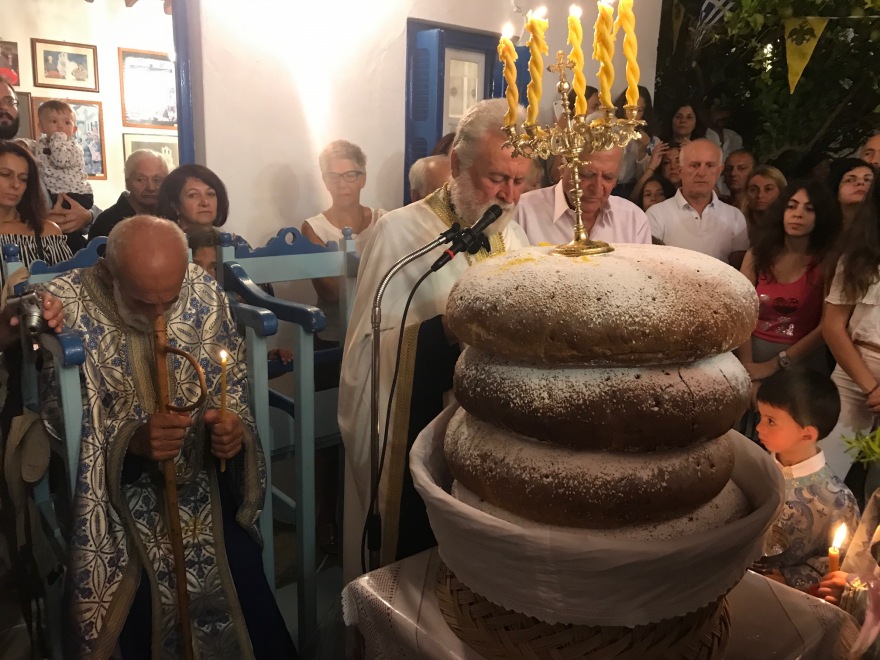 Φωτιά στο Μάτι: Στη Σίφνο αφιέρωσαν την λειτουργία στην αδικοχαμένη οικογένεια Φύτρου