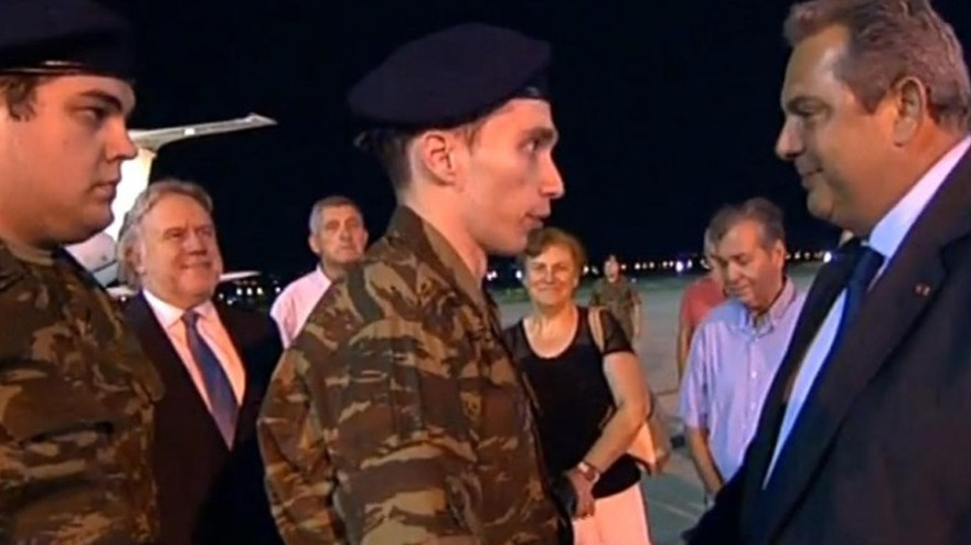 Ζουράρις κατά Καμμένου: Απαράδεκτο που απέδωσαν τιμές στους στρατιωτικούς!