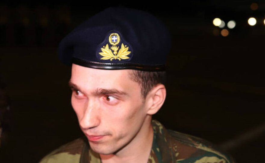 Ζουράρις κατά Καμμένου: Απαράδεκτο που απέδωσαν τιμές στους στρατιωτικούς!