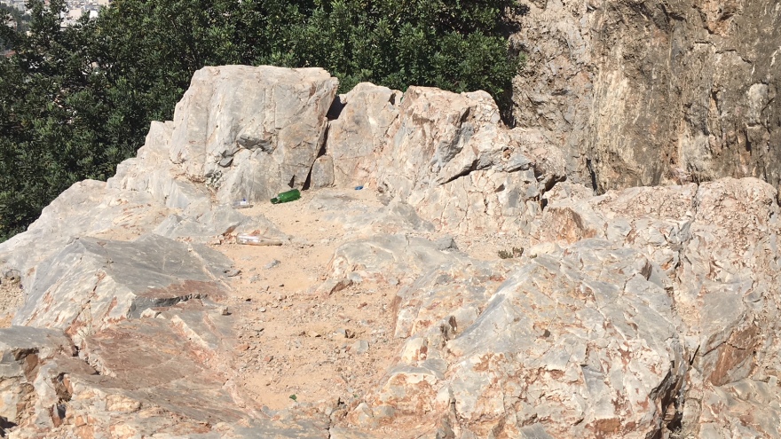 Έγκλημα στου Φιλοπάππου: Ψάχνουν πώς έπεσε στα βράχια μετά τη ληστεία ο 25χρονος φοιτητής