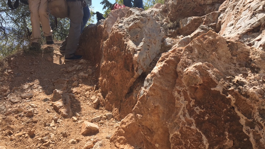 Έγκλημα στου Φιλοπάππου: Ψάχνουν πώς έπεσε στα βράχια μετά τη ληστεία ο 25χρονος φοιτητής