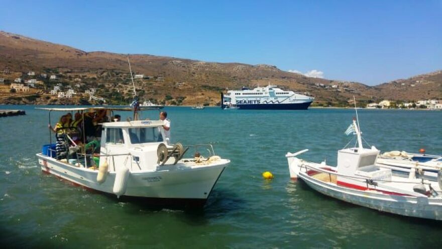 Φωτογραφίες: Δείτε την επιχείρηση μεταφοράς των 46 επιβατών από το Andros Jet 