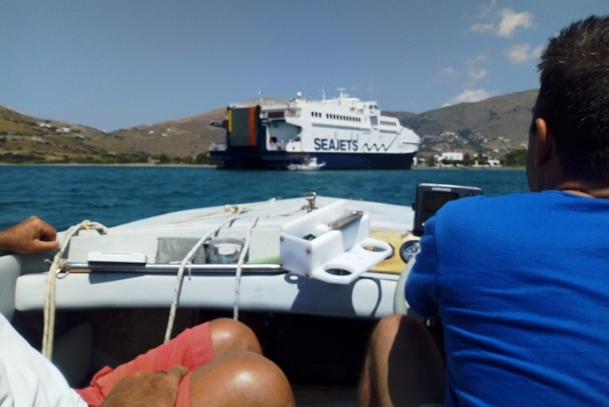 Φωτογραφίες: Δείτε την επιχείρηση μεταφοράς των 46 επιβατών από το Andros Jet 