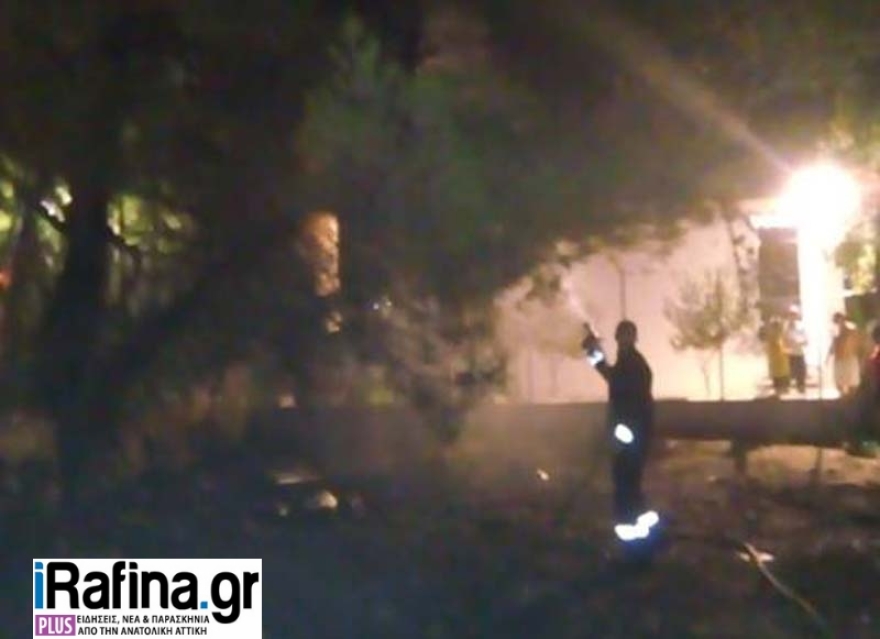 Φωτιά κοντά σε κατοικίες στη Διώνη του Δήμου Ραφήνας-Πικερμίου