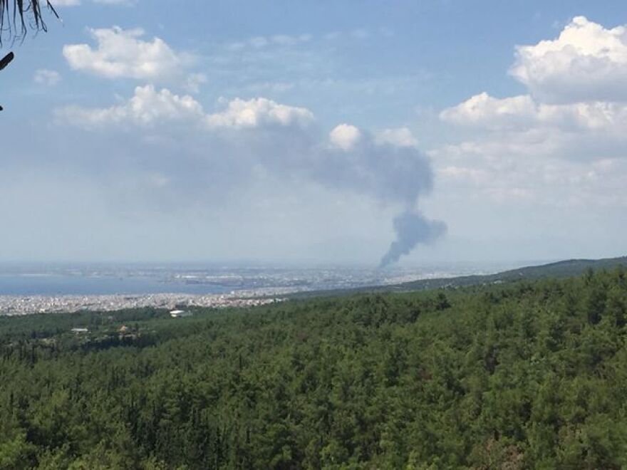 Θεσσαλονίκη: Υπό έλεγχο η πυρκαγιά σε εταιρεία ανακύκλωσης στη Σίνδο