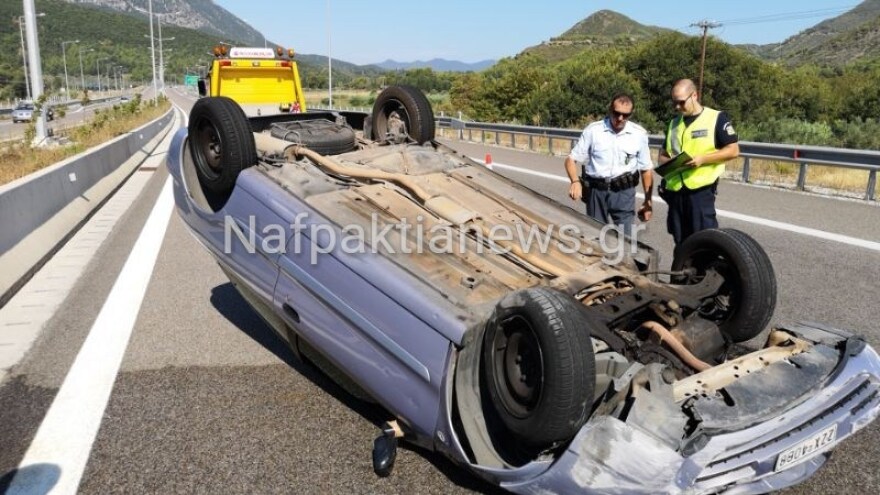 Βίντεο: Αυτοκίνητο ανατράπηκε στην Ιονία οδό