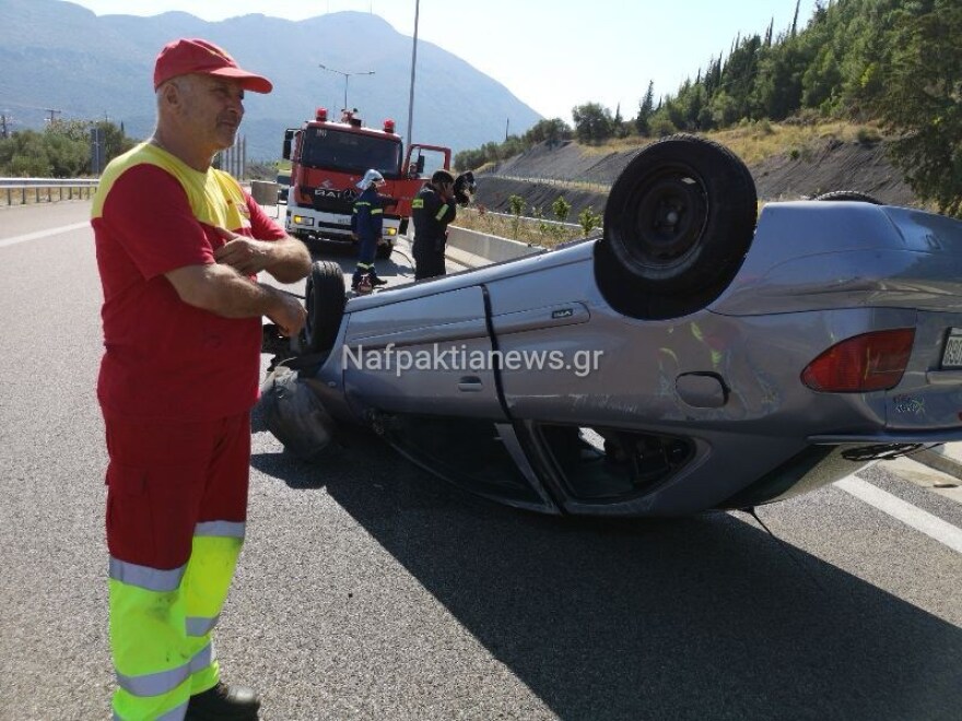 Βίντεο: Αυτοκίνητο ανατράπηκε στην Ιονία οδό