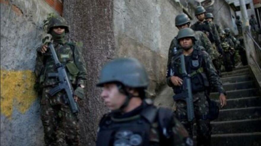 Πόλεμος στρατού-καρτέλ ναρκωτικών στη Βραζιλία: 14 νεκροί σε μεγάλη επιχείρηση στο Ρίο