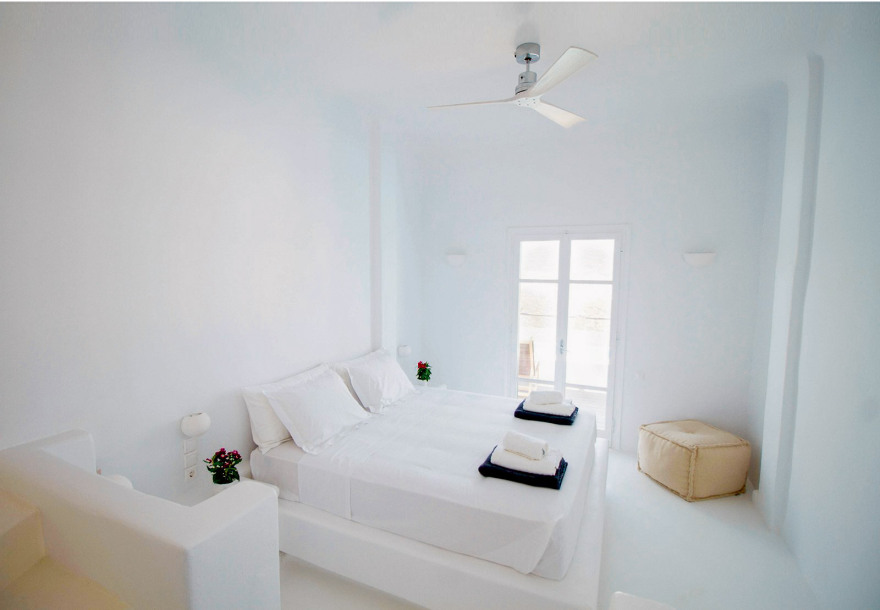 Η πρώην βίλα του Λάκη Γαβαλά... έτοιμη για πάρτυ