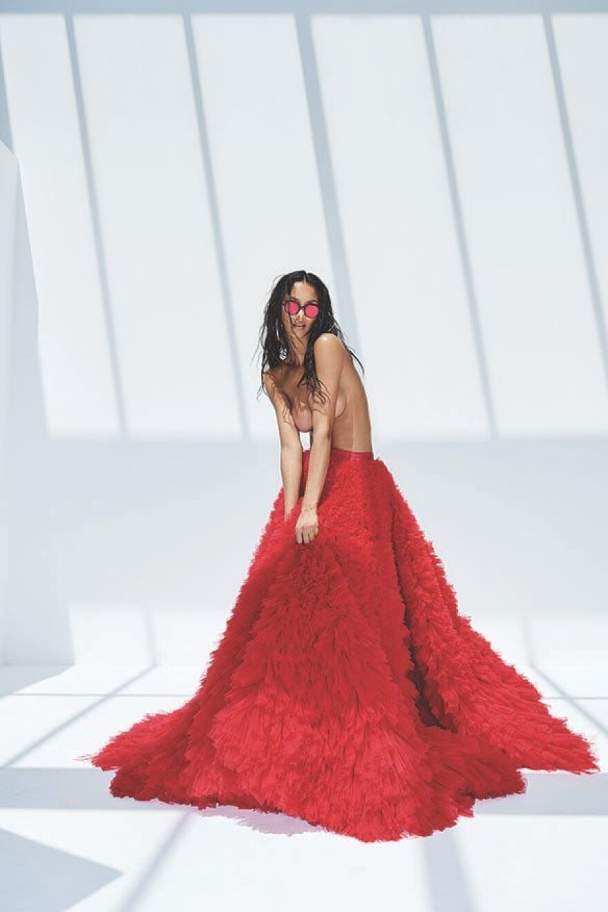 H Lais Ribeiro καλωσορίζει το φθινόπωρο με το σέξι δίμετρο κορμί της 