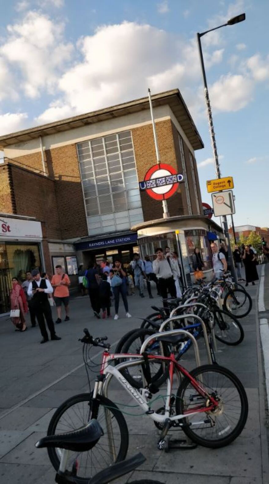 Λονδίνο: Δύο τραυματίες από πυροβολισμούς έξω από σταθμό του μετρό