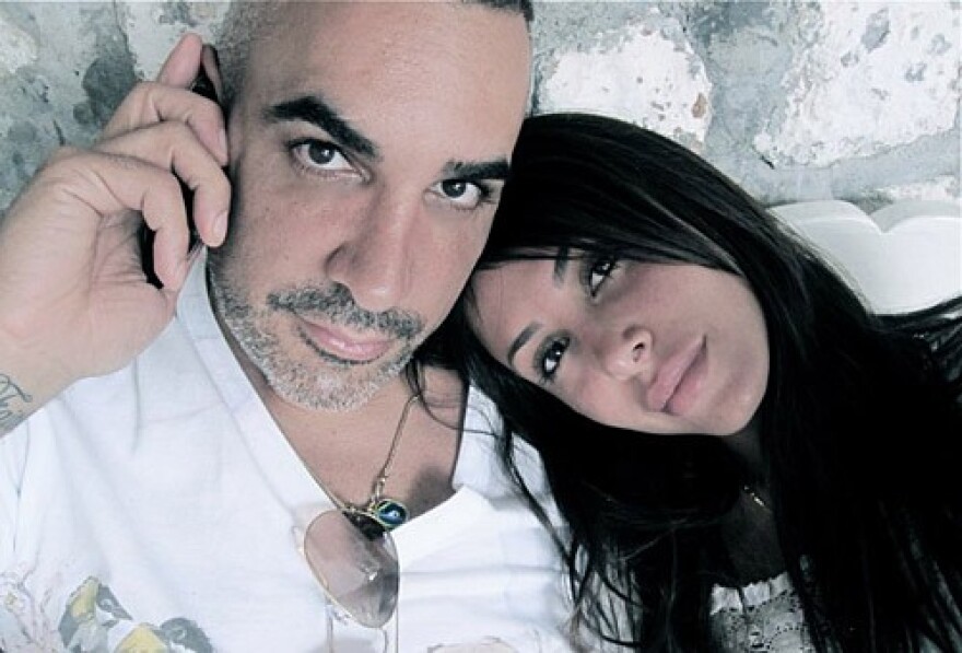 Η σέξι πρώην σύζυγος του μεγιστάνα Άλκη Δαυίδ τα έφτιαξε... με την κολλητή της