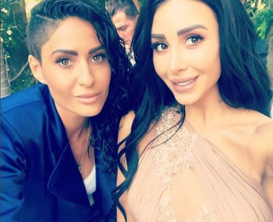 Η σέξι πρώην σύζυγος του μεγιστάνα Άλκη Δαυίδ τα έφτιαξε... με την κολλητή της